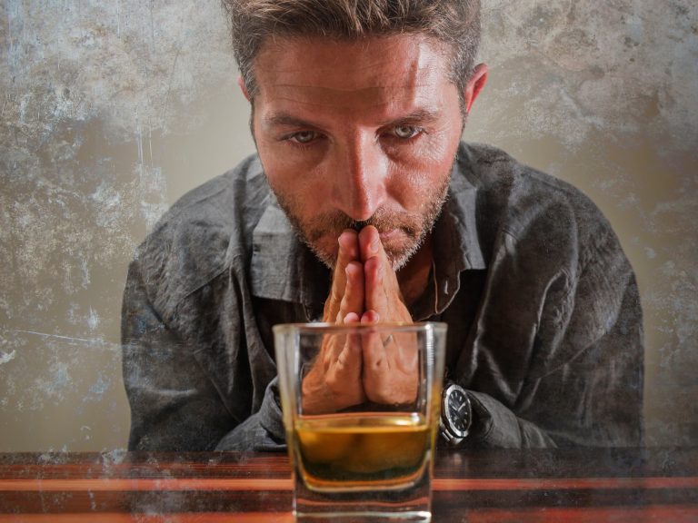 Signs of Alcohol Addiction cover